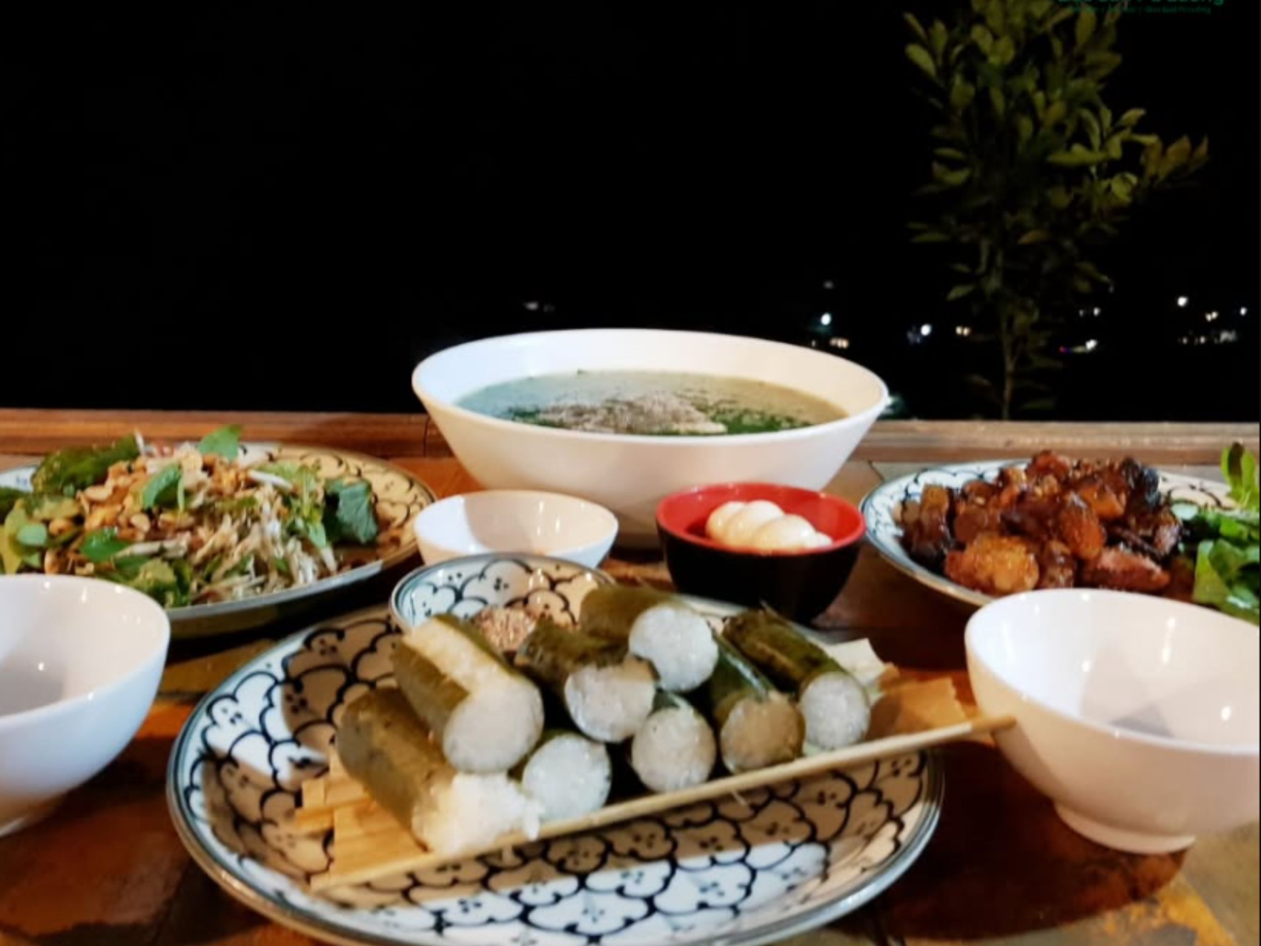 Cơm lam nướng ống tre