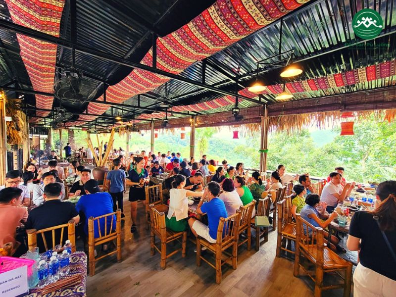 Nhà hàng đặc sản tại Pù Luông