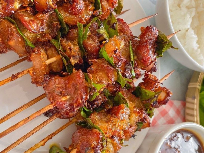 Lợn mán nướng than hoa - Món nhậu số 1 cho các đoàn khách tại Pù Luông.