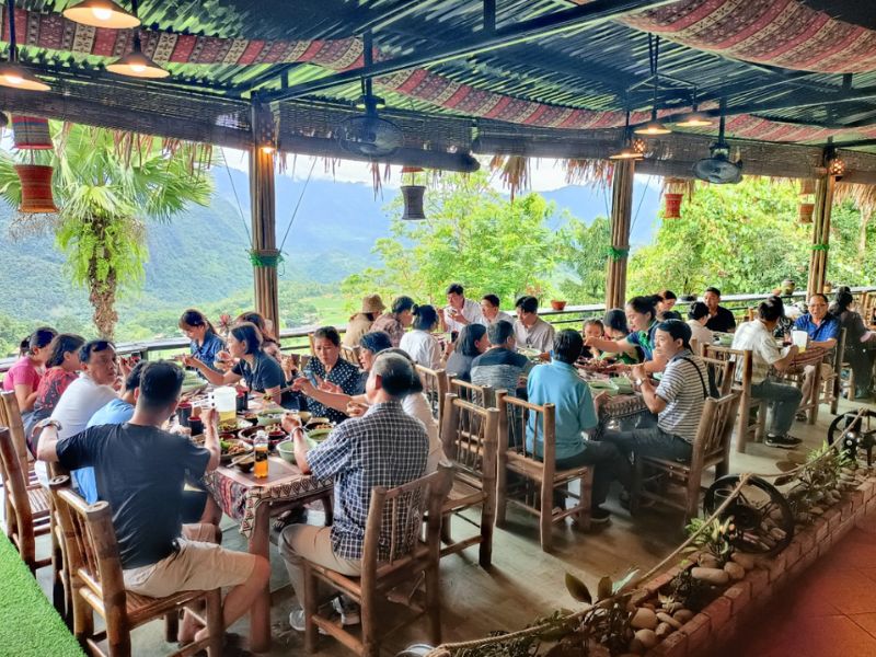 Trải nghiệm ẩm thực giữa cảnh sắc Pù Luông đầy cuốn hút