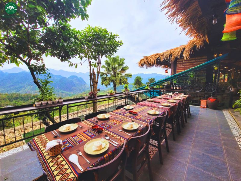 Tầm nhìn "triệu view" ôm trọn ruộng bậc thang tại Nhà hàng Đặc sản Pù Luông.