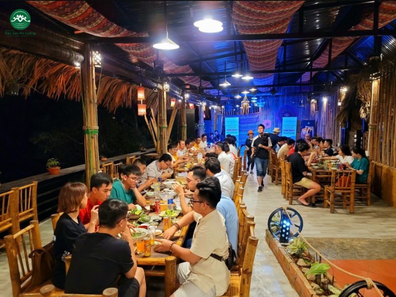 Trải nghiệm ẩm thực chuyên nghiệp trong không gian nhà sàn Thái truyền thống.