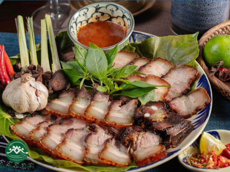 Thịt lợn gác bếp