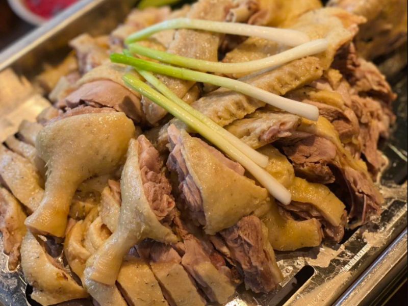 Vịt Cổ Lũng ăn ốc suối và ngô sắn nương rẫy nên thịt thơm, da mỏng ít mỡ.