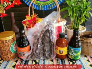 thịt trâu thịt lợn gác bếp Pù Luông