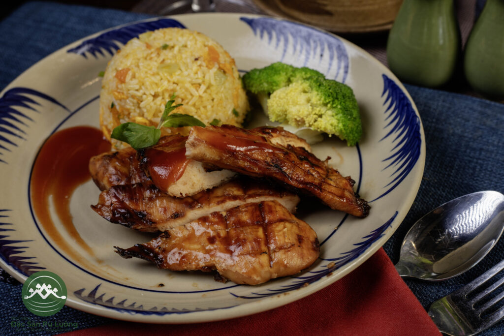 Ga-nuong-com-chien-dac-san-pu-luong